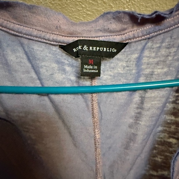 Rock & Republic Light Purple Sheer V-Neck Top - Picture 3 of 3